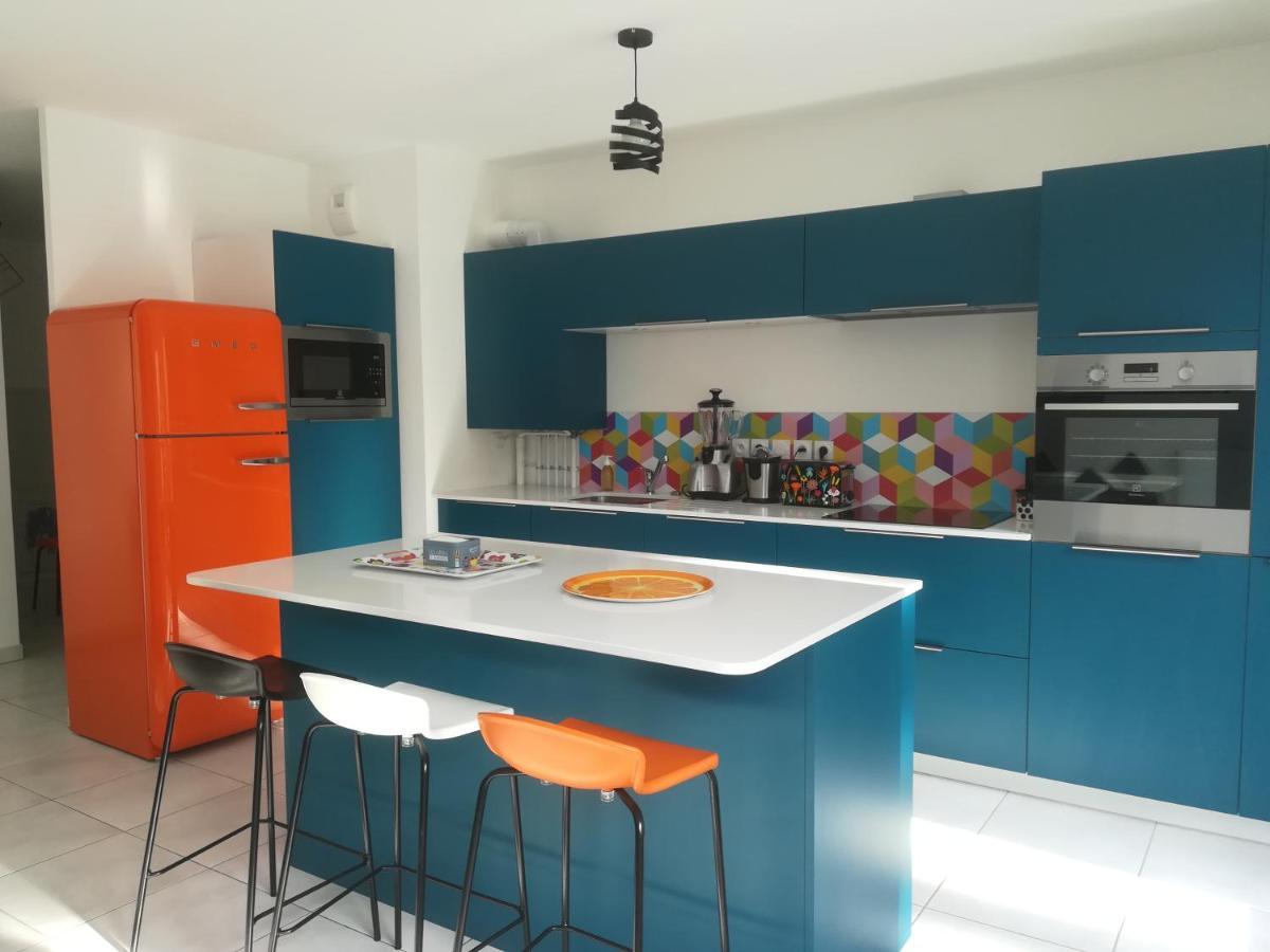 Bel Appartement Avec Terrasse - Plage De Carro A Pied Мартиг Экстерьер фото