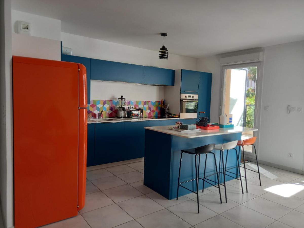 Bel Appartement Avec Terrasse - Plage De Carro A Pied Мартиг Экстерьер фото